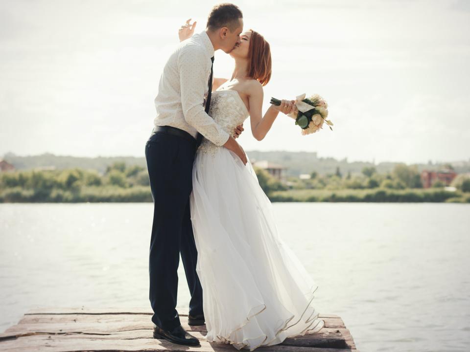 Couple marries along US-Canadian border so families can watch  (Getty Images/iStockphoto)