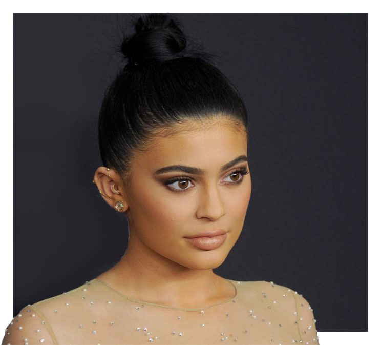 Kylie Jenner wore smoky burgundy eyeshadow that’s perfect for the holidays. (Photo: Getty Images)