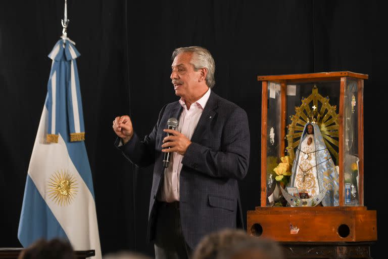 El presidente Alberto Fernández firmó el compromiso en el Cabildo de Luján