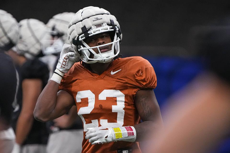 Texas defensive back Jahdae Barron is switching his jersey number from No. 23 to No. 7 as a way to honor former Longhorns All-American Michael Huff. "I have to live up to the standard that he set in the number, but I have to go better and beyond," Barron said. "I have to reach limits and do things that he didn't do."