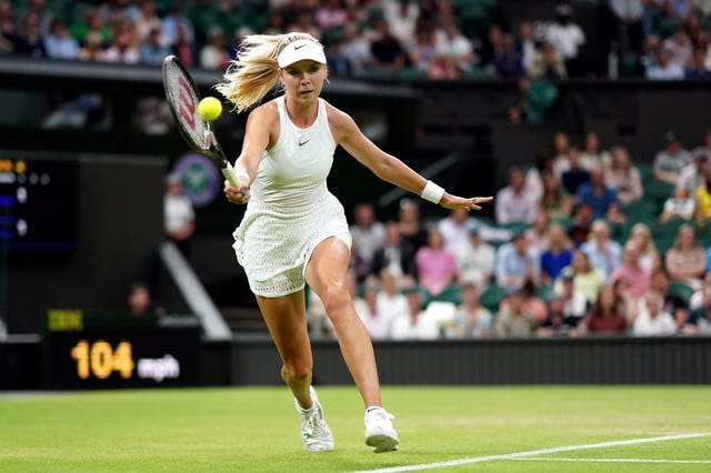 Katie Boulter hits a forehand