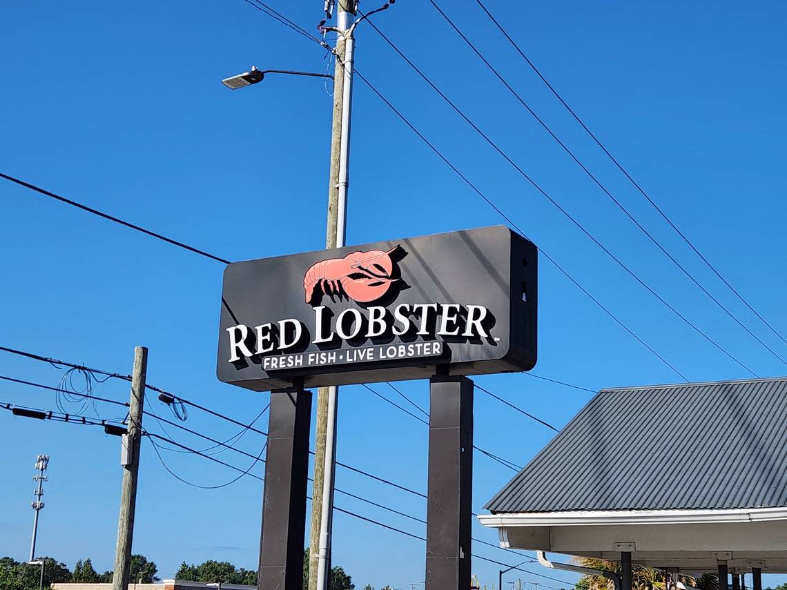 The Red Lobster restaurant at 1270 Knox Abbott Drive in Cayce has closed, per court filings and signage on the door. Chris Trainor/chtrainor@thestate.com