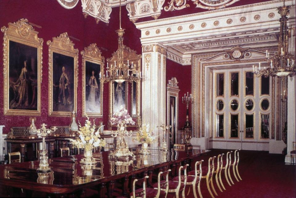 <p>Here, is one of the palace's many dining rooms. Red and gold touches elevate the formality of the space.</p>
