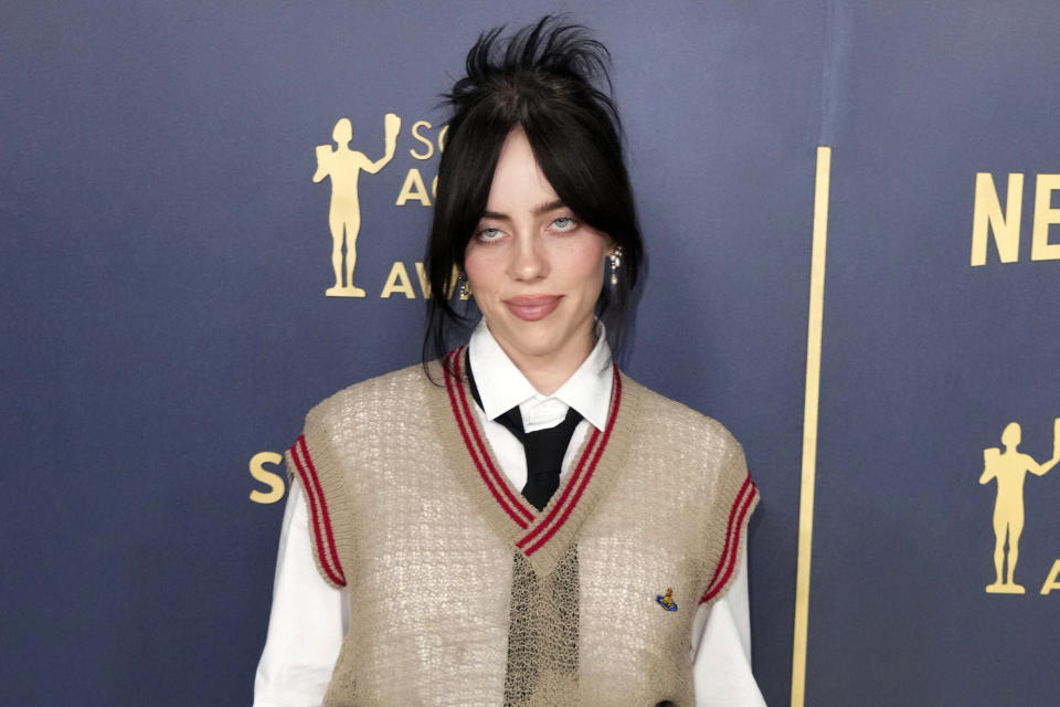 ARCHIVO - Billie Eilish llega a la 30a entrega Anual de los Premios del Sindicato de Actores de la Pantalla el sábado 24 de febrero de 2024 en Los Ángeles. (Foto Jordan Strauss/Invision/AP, archivo)