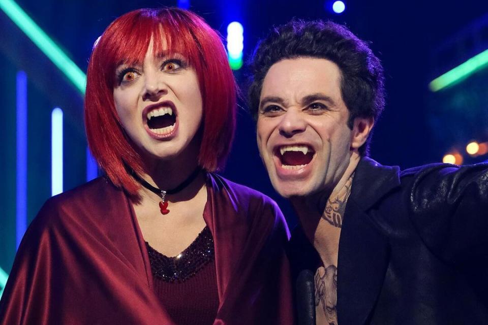 Alyson Hannigan gives nod to Buffy roots in vampire performance on DWTS