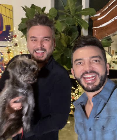 <p>Instagram Juan Manuel Cortes</p> Juan Manuel, su pareja y su perrita Luisma