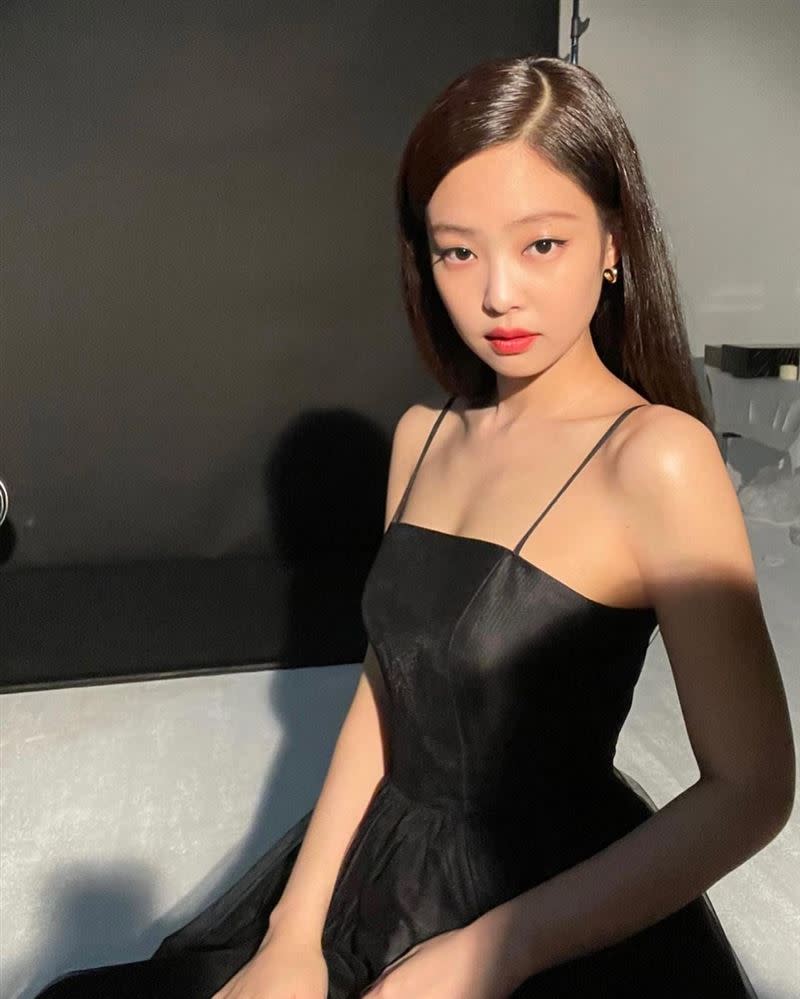 Jennie一連串私照不斷流出。（圖／翻攝自Jennie IG）