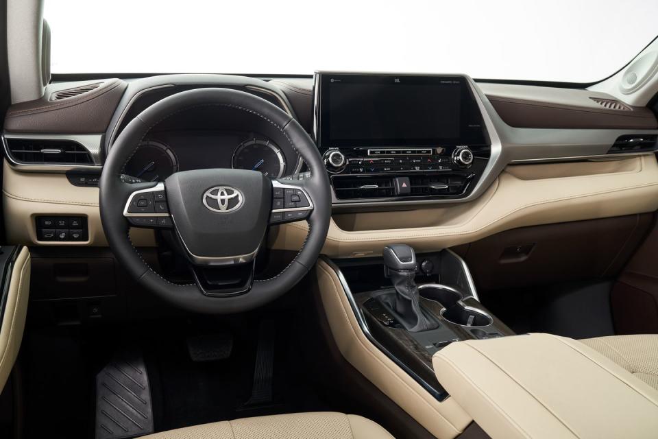 See 2020 Toyota Highlander Photos