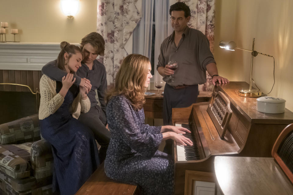 From left to right: Amanda Leighton as a young Sophie, Logan Shroyer as a young Kevin, Jon Huertas as Miguel and Mandy Moore as Rebecca on Season 4 of "This Is Us."&nbsp; (Photo: NBC via Getty Images)