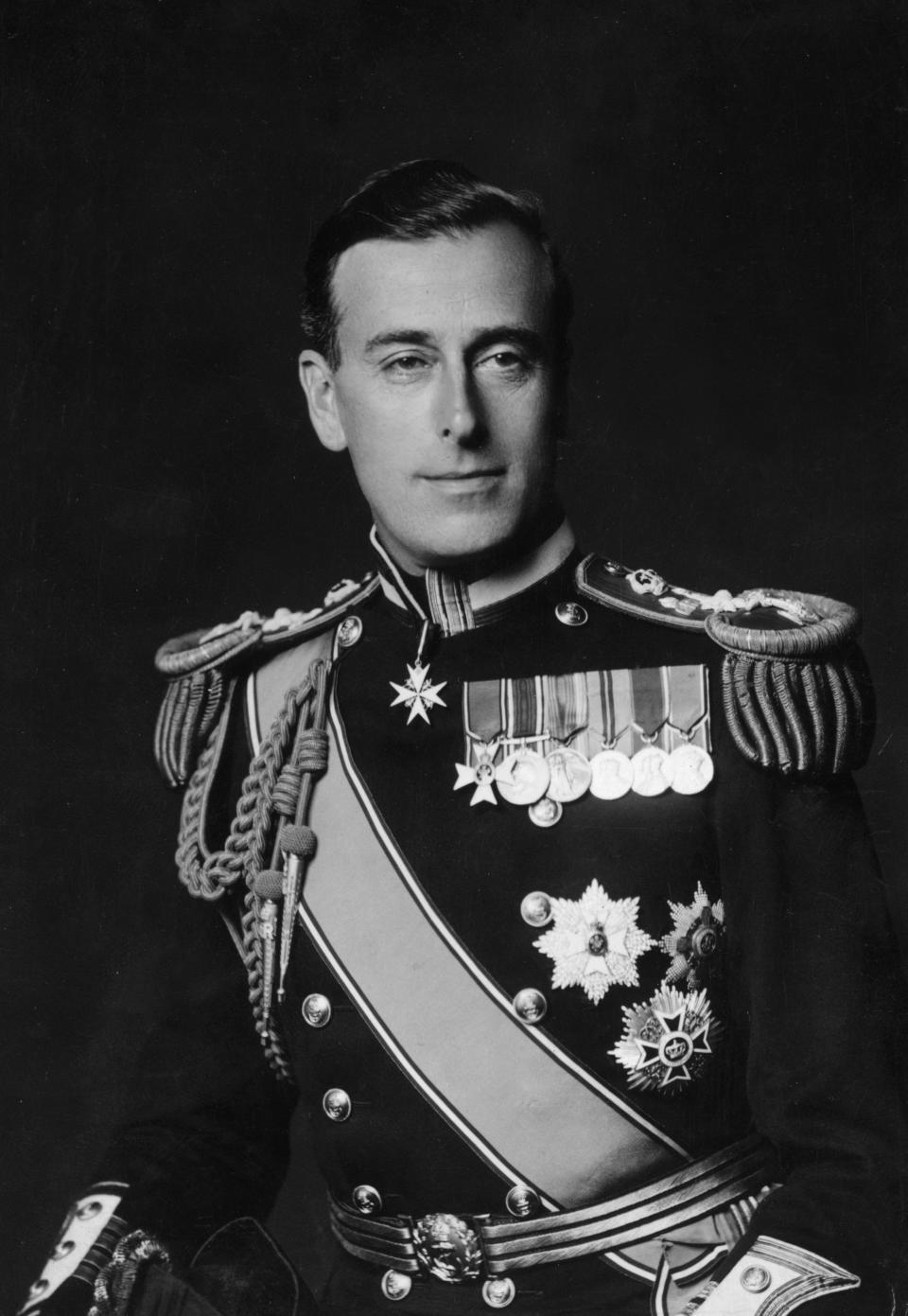 14th April 1942:  British naval officer Captain Lord Louis Mountbatten (1900 - 1979), the new chief of Combined Operations during World War II, with the acting rank of vice-admiral.  (Photo by Walter Stoneman/Hulton Archive/Getty Images)