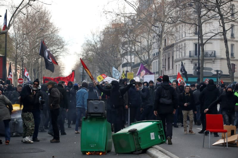 France faces its thirty-eight consecutive day of strikes