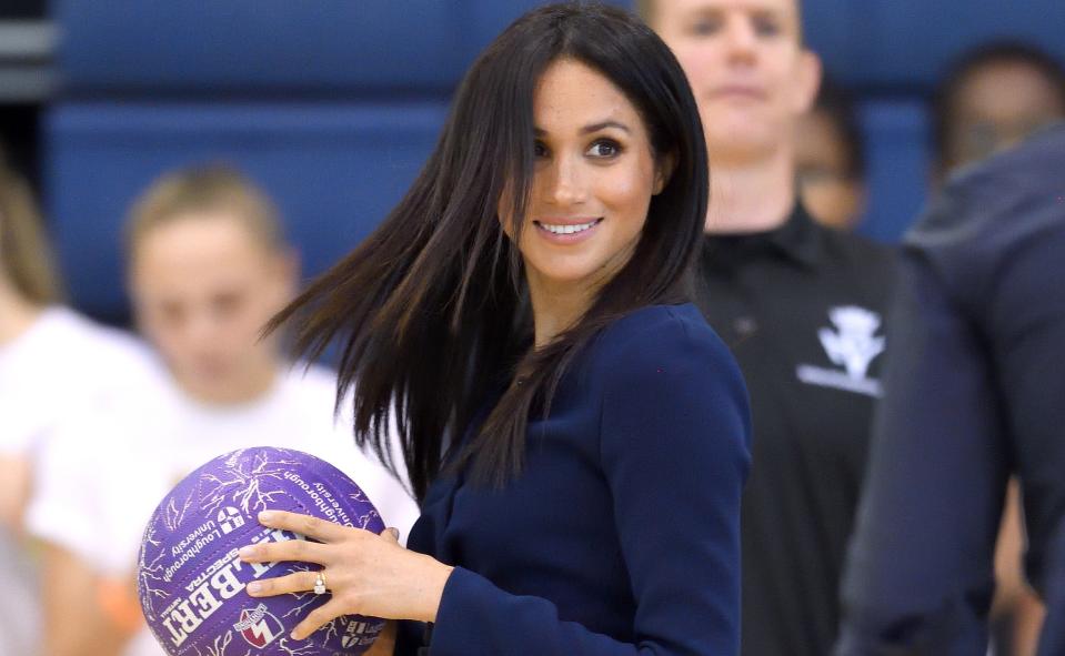 Im Business-Look in der Turnhalle – so sah man Meghan Markle am Montag bei einer Preisverleihung in London. (Bild: Getty Images)