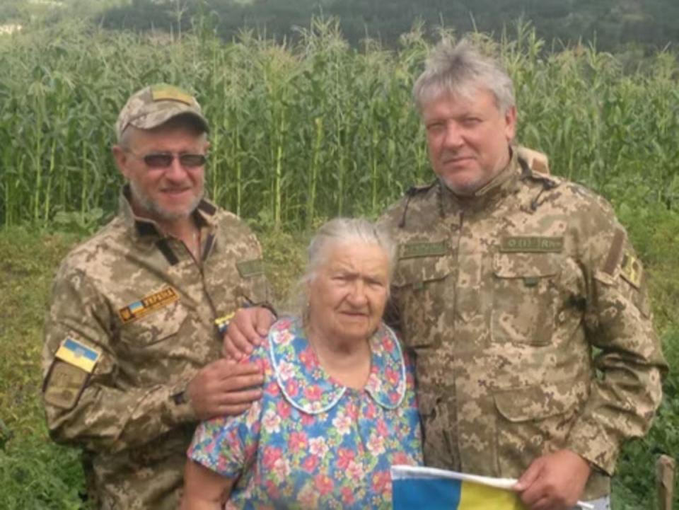 Maj Osadchy, right, his brother Andryi, and their mother Maria (Major Aleksandr Osadchy)