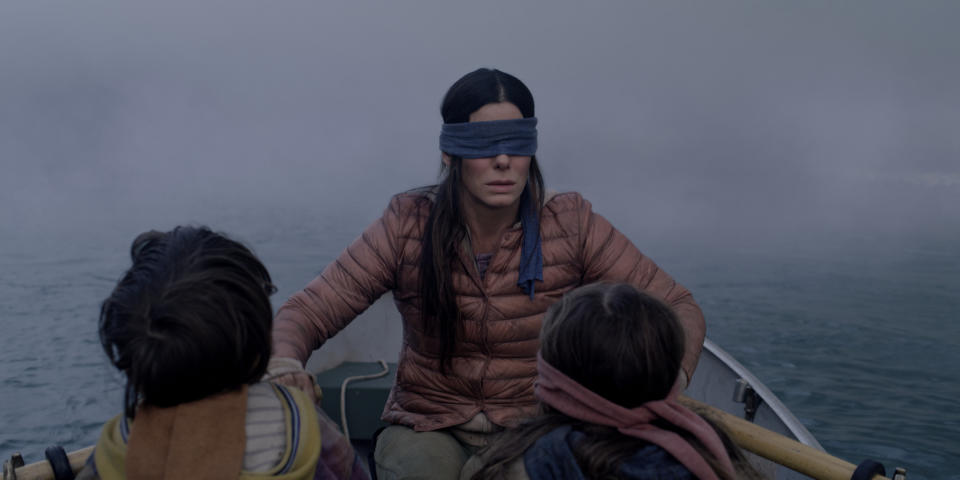 Steht in “Bird Box” vor anderen Herausforderungen als dem Dinner: Hauptdarstellerin Sandra Bullock. Filmstill (Bild: Netflix)