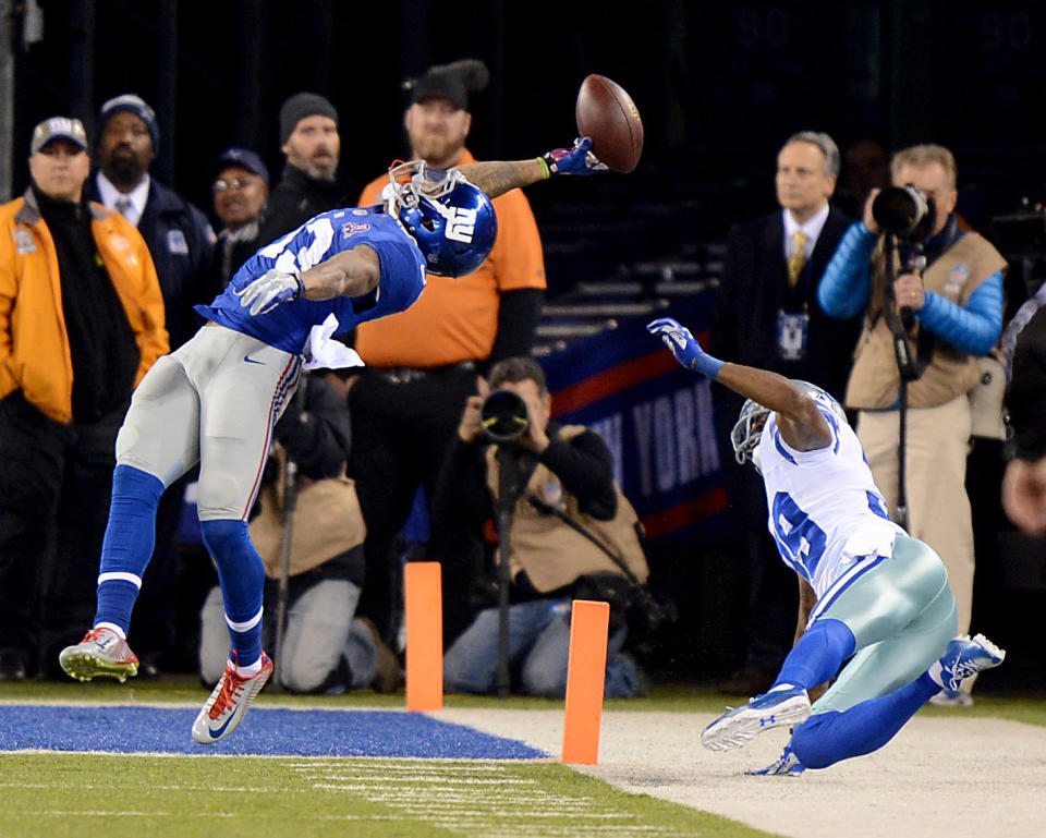 New York Giants wide receiver Odell Beckham makes stunning touchdown catch in the first half during game against the  Dallas Cowboys.  Sunday, November 23, 2014  at the MetLife Stadium in East Rutherford, New Jersey.  (Photo by Robert Sabo/NY Daily News via Getty Images)