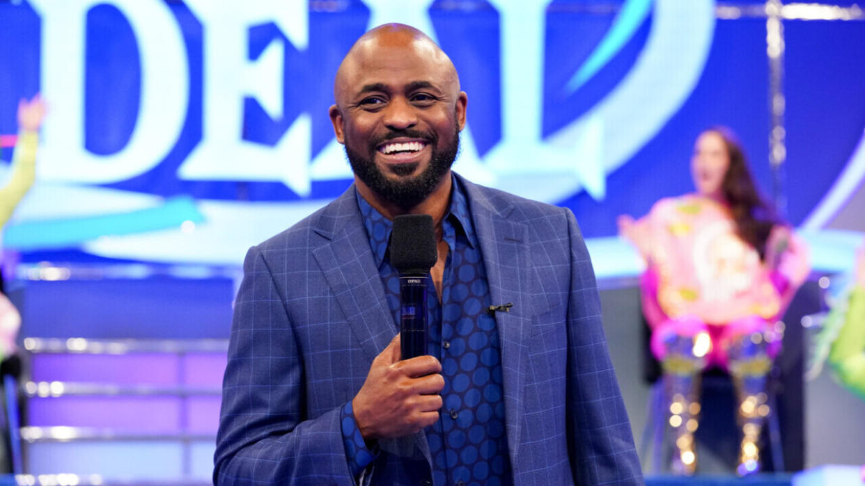  Wayne Brady hosting Let's Make A Deal 