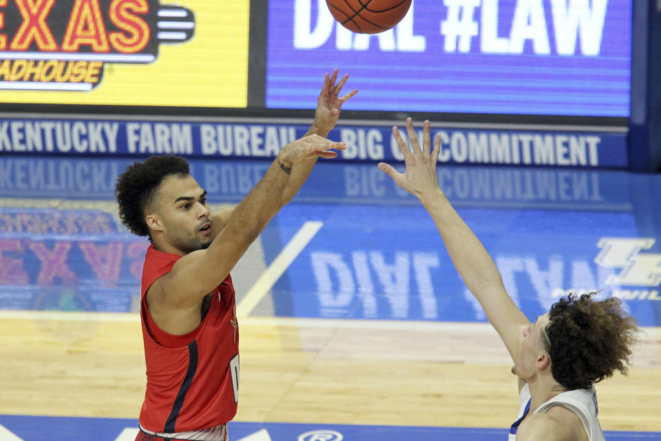 Richmond's Jacob Gilyard, left, shoots while defended by Kentucky's Devin Askew during the first half of an NCAA college basketball game in Lexington, Ky., Sunday, Nov. 29, 2020. (AP Photo/James Crisp)