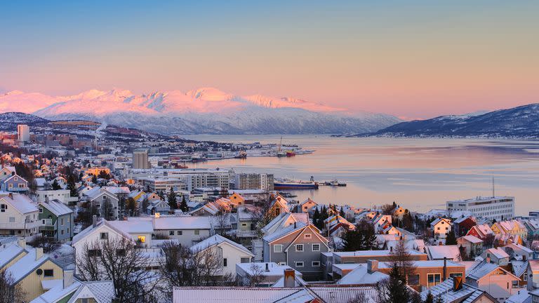 La ciudad de Tromso, Noruega, donde está apareciendo espías rusos.