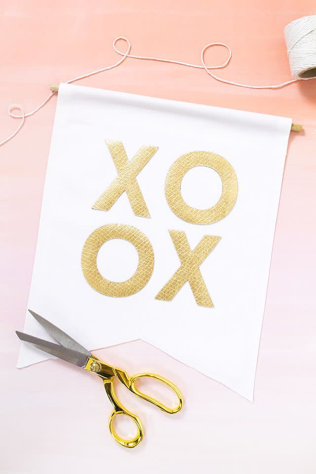 xoxo wall hangings valentines day decor