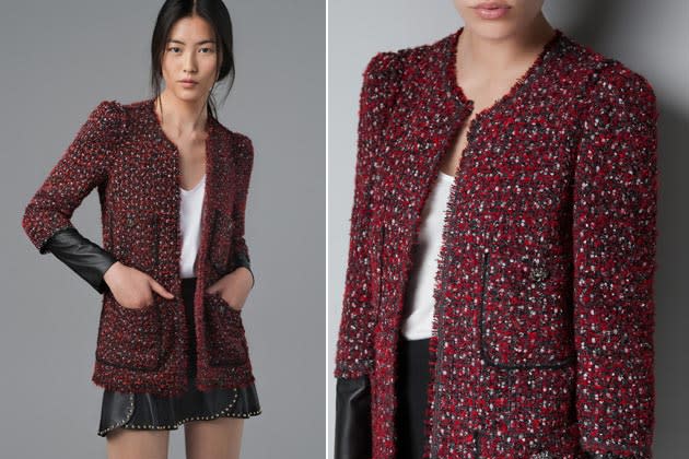 Drei Trends auf einen Streich gefällig? Das kuschelige Kastenjäckchen liefert Boucle-Style, Lederärmel und die Trendfarbe Bordeaux frei Haus. (Gemusterter Blazer über zara.com um 119 Euro)