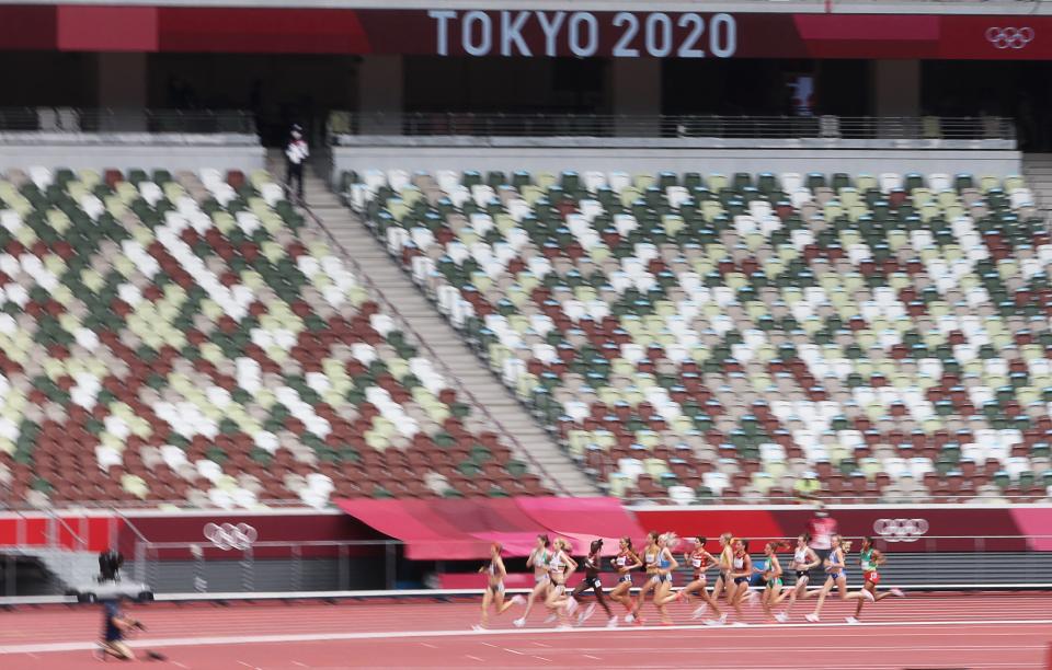 <p>Canada's Gabriela Debues-Stafford (L) competes to win the women's 1500m heats during the Tokyo 2020 Olympic Games at the Olympic Stadium in Tokyo on August 2, 2021. (Photo by Giuseppe CACACE / AFP)</p> 