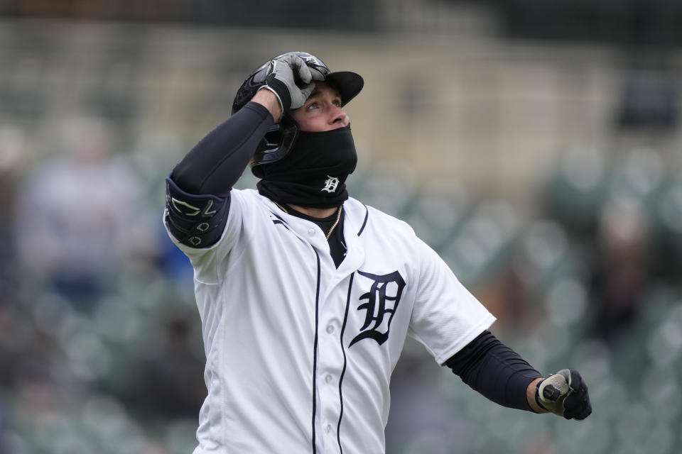 Kerry Carpenter de los Tigres de Detroit tras batear un jonrón ante los Guardianes de Cleveland, el martes 18 de abril de 2023. (AP Photo/Carlos Osorio)