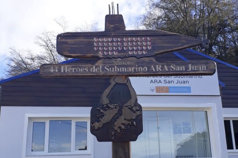 La escuela lleva su nombre en homenaje a la tragedia del A.R.A San Juan