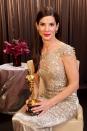 <p>Sandra Bullock kam, sah und siegte 2010 im Dolby Theatre in diesem Traumkleid aus dem Hause Marchesa. Durchsichtig, mit Spitze und goldenen Elementen strahlte sie mit ihrem Preis um die Wette, den sie für ihre Hauptrolle in „Blind Side – Die große Chance“ verliehen bekam. (Bild: ddp) </p>