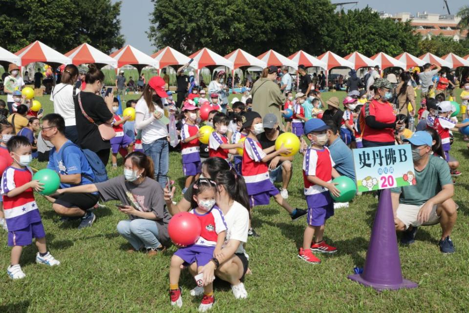 首屆幼兒運動會溪北場在官田體育公園熱鬧登場。（記者黃文記攝）