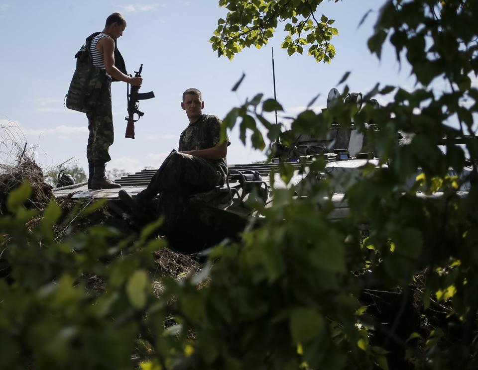 Ukrainian soldiers are pictured on an armoured vehicle at a position near the eastern Ukrainian city of Konstantinovka July 10, 2014. Ukrainian forces regained more ground but sustained further casualties on Thursday in clashes with separatists, while two Western allies urged Russia's Vladimir Putin to exert more pressure on the rebels to find a negotiated end to the conflict. REUTERS/Gleb Garanich (UKRAINE - Tags: POLITICS MILITARY CIVIL UNREST CONFLICT)