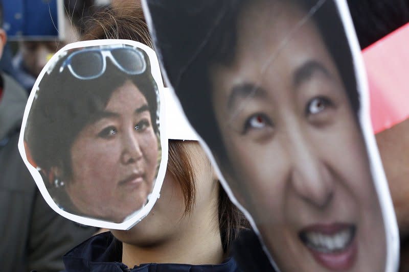 南韓總統朴槿惠爆發「親信門」醜聞，密友崔順實之女鄭尤拉受三星等財團大筆補助。（美聯社）