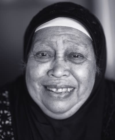 The more than 600 Cocos-Malay residents of Home Island, in the Cocos (Keeling) Islands, have developed a unique identity and culture, speaking a Malay dialect and combining a strong Islamic culture with some Scottish traditions.