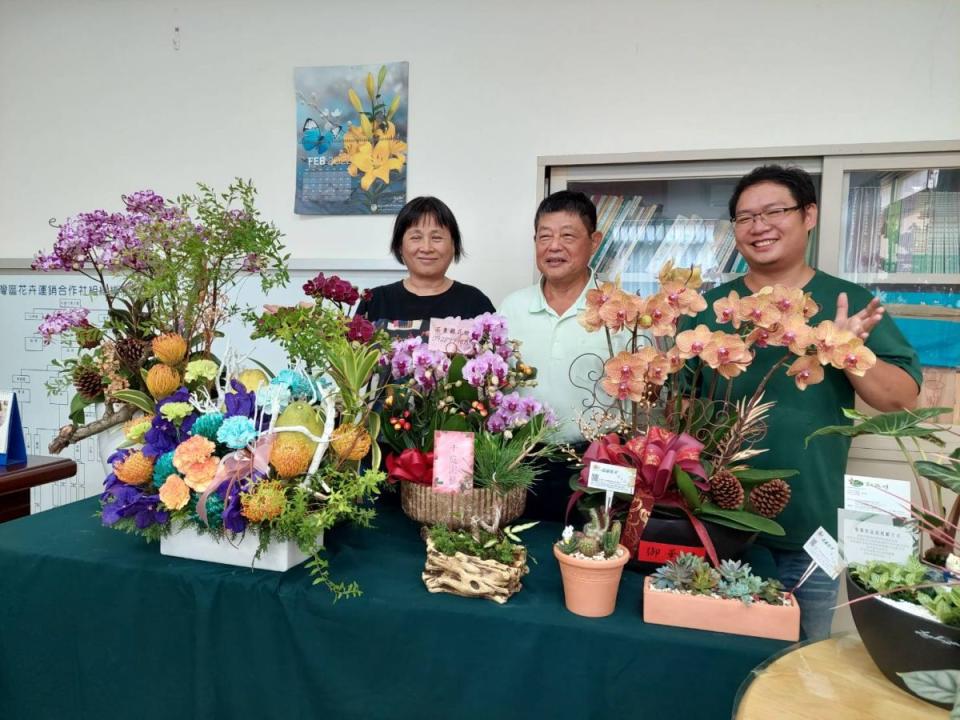 中秋不只可送月餅，台中花卉批發市場首推花好月圓組合盆栽，鼓勵民眾以綠色力量，療癒人心，讓祝福更綿延久遠。（圖：寇世菁攝）