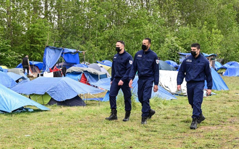 municipal agents employed in the service of the 'green brigade' walk in the Grande Synthe migrant camp - DENIS CHARLET 