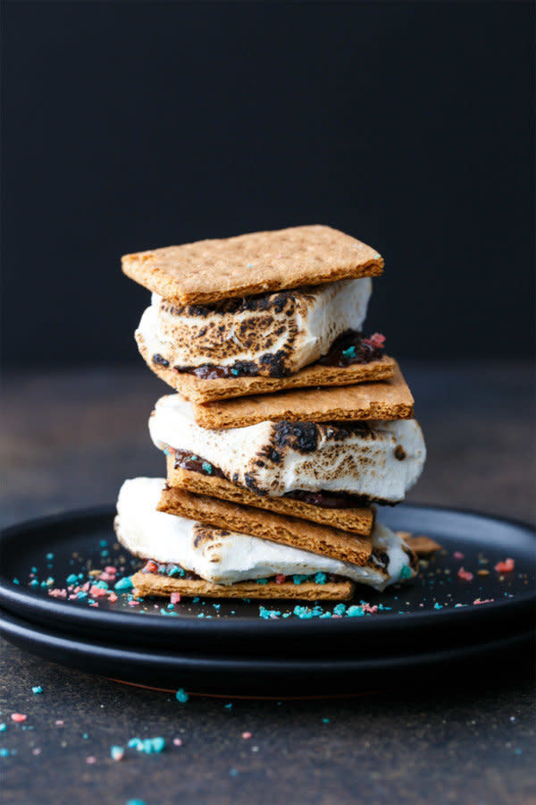 <strong>Get the <a href="http://www.loveandoliveoil.com/2017/06/firecracker-smores.html" target="_blank">Firecracker S'mores recipe</a>&nbsp;from Love And Olive Oil</strong>