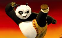 <p>Dass es Kampfstile namens Tiger und Affe gibt, war vielen Martial-Arts-Fans bereits bekannt, als 2008 ein weiterer für Furore sorgte: der des Pandas. Mit einem Mix aus Action und Komödie, Spannung und Drolligkeit kämpfte sich Po aus "Kung Fu Panda" ab 2008 in die Herzen seines Publikums. Zwei weitere Kino-Abenteuer waren die logische Konsequenz. (Bild: 2008 DreamWorks Animation)</p> 