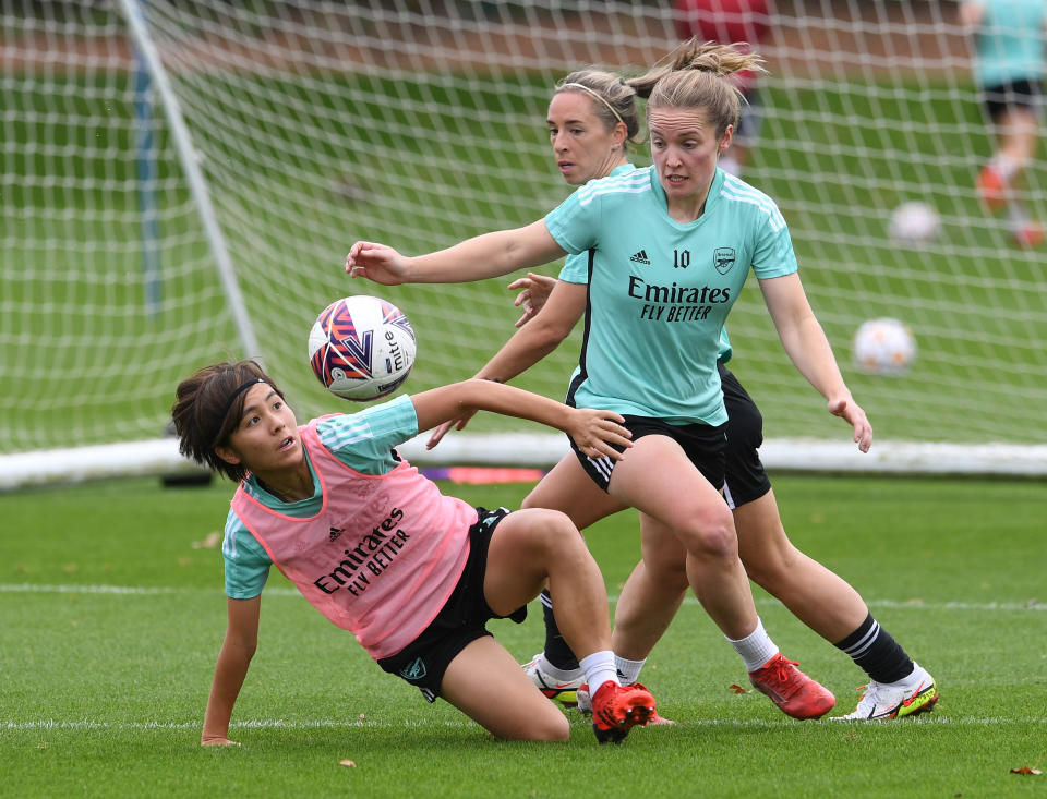 <p>ST ALBANS, ENGLAND - OCTOBER 08: Mana Iwabuchi, Jordan Nobbs and Kim Little of Arsenal during the Arsenal Women's training session at London Colney on October 08, 2021 in St Albans, England. (Photo by David Price/Arsenal FC via Getty Images)</p>
