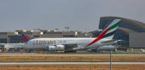 <p>Platz 4. Emirates: Auckland (AKL) – Dubai (DXB); Flugdauer: 17 Stunden, 15 Minuten; Distanz: 14.200,85 km; Flugzeug: Airbus A380 </p>