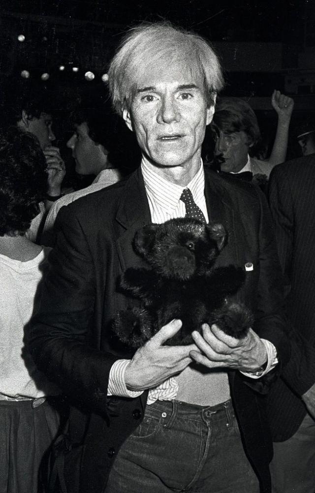 40 Incredible Photos of Celebrities Partying at Studio 54