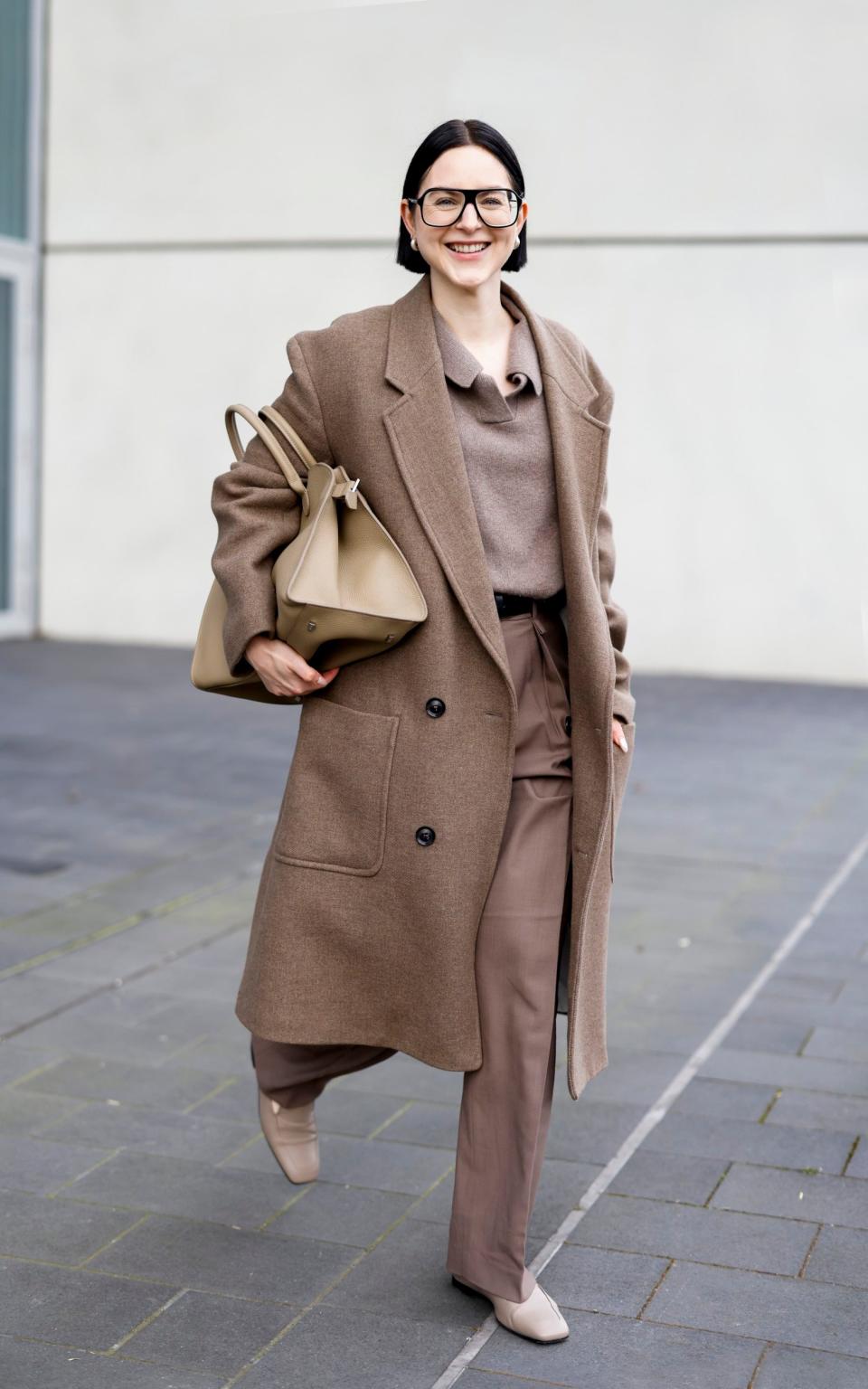 Influencer Maria Barteczko wearing ballet flats in Dusseldorf, Germany