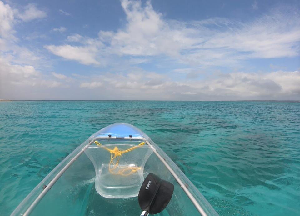 ▲沖繩北部景點推薦-水納島透明獨木舟體驗。（圖／Tripbaa趣吧！亞洲自由行專家）