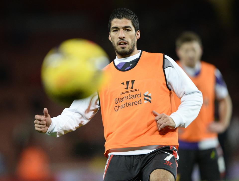 Liverpool's Suarez warms up before the English Premier League soccer match against Arsenal at the Emirates stadium in London