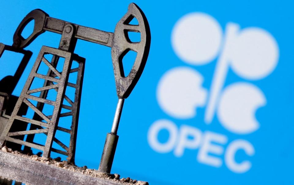 ＯＰＥＣ＋宣布減產為今年全球經濟走勢投下新變數。（路透）