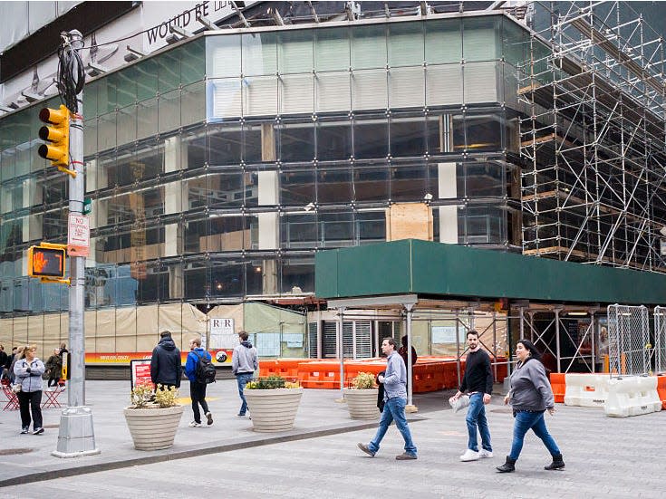 toys r us times square closed