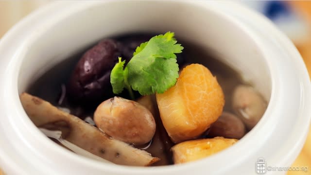  Double boiled Lotus root with pearl bean soup