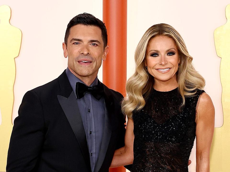 Mark Consuelos and Kelly Ripa attend the 2023 Academy Awards.