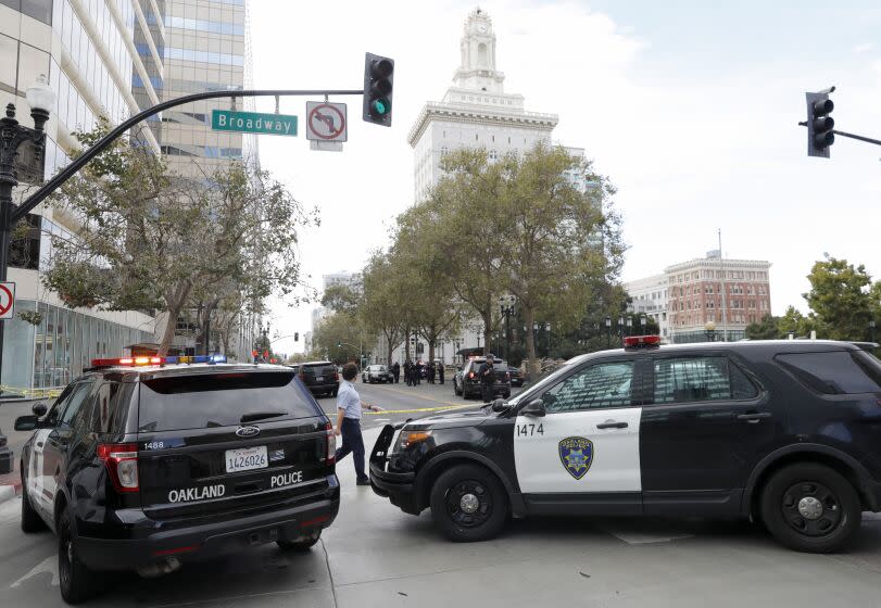 OAKLAND, CALIFORNIA - SEPTEMBER 20: Oakland police investigate a fatal shooting on 14th Street near Broadway in downtown Oakland, Calif., on Tuesday, Sept. 20, 2022. One person was killed and another was wounded while a city council meeting was in session nearby at City Hall. (Jane Tyska/Digital First Media/East Bay Times via Getty Images)