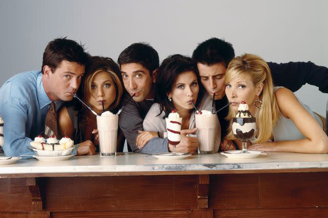 <p>NBCU Photo Bank/NBCUniversal via Getty</p> Matthew Perry as Chandler Bing, Jennifer Aniston as Rachel Green, David Schwimmer as Ross Geller, Courteney Cox as Monica Geller, Matt Le Blanc as Joey Tribbiani and Lisa Kudrow as Phoebe Buffay in <em>Friends</em>, circa 1995