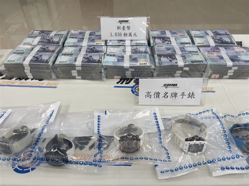 警方查扣12支名錶，其中理查德米勒RM11-03的限定版高達2400萬。（圖／記者李依璇攝影）