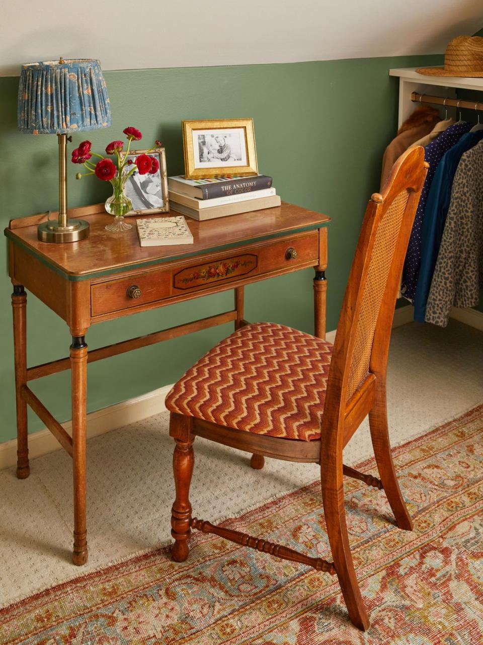 a chair and desk in a room